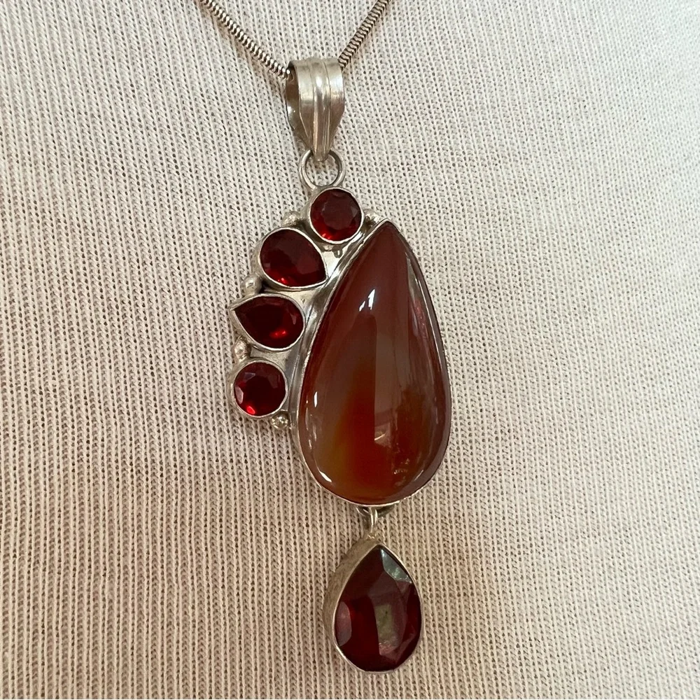 Silver plated/silver red stone pendant on a sterling silver chain - Picture 5 of 16